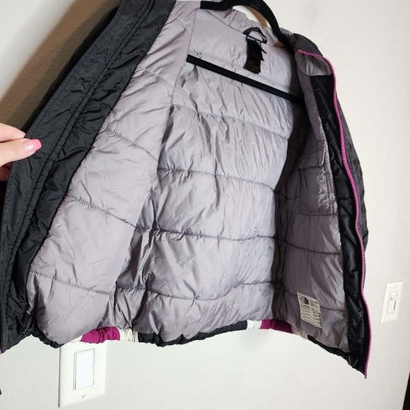 The North Face HyVent black fushia coat.  Kids size medium 10/12. - Picture 4 of 16